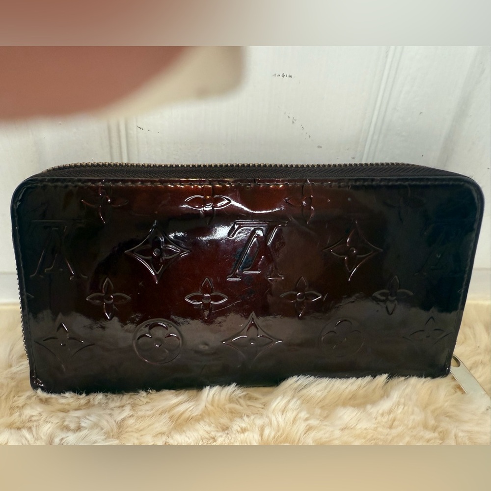 LOUIS VUITTON MONOGRAM VERNIS ZIPPY WALLET - Picture 2 of 16